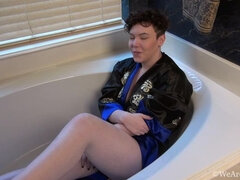 We meet the hairy and sexy Dmitri Vosche in a tub