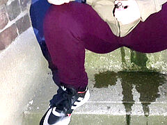 Public pee, pissen, girl wets herself