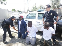 Gros seins, Tir de sperme, En levrette, Double pénétration, Homme homme femme, Police, Rasée, Nénés