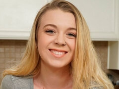 An innocent playful teen Ashley Manson knows how to give a head