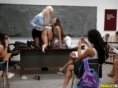 Matures Lick 18Yo Schoolgirls - Teachers Pets 1 - London River