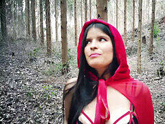 Caperucita Roja Tatiana Morales se pierde en bosque y se la come el lobo halloween especial