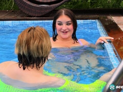 Mary Brown & Molly Evans: BBW tit-suckers get wet & wild in the pool