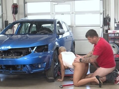 MILF with short hair pays a visit to the repair shop to enjoy sex