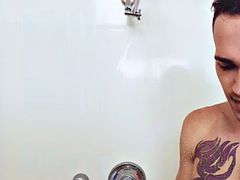 Tattooed stud with glasses and no condom in the shower to cum