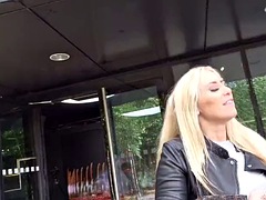 Grote mammen, Blond, Pijpbeurt, Voeten, Duits, Hardcore, Buiten, Tieten likken