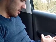 Yoga teacher swallows my cum after seeing me masturbate in the car - Plume du plaisir