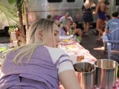 Juliette Mint gets fucked during a BBQ and it looks HOT