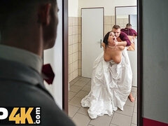 Gros cul, Gros seins, Mariée, Brunette brune, Tchèque, Hard, Toilettes, Mariage