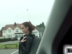 Sucer une bite, Voiture, Tir de sperme, En levrette, Hard, Seins naturels, Pigtail, Criant