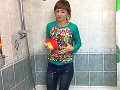 Hot russian chick under the bathroom with totally clothes