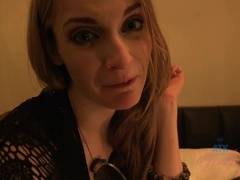 Notranji izliv, Footjob, Girlfriend, Prvoosebno snemanje seksa, Squirting, Visok, Joške, Vibrator