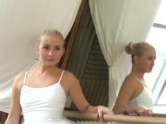 Stor kukk, Blond, Brunette, Sperm skott, Ansiktssperm, Firkant, Petite, Uniform