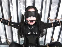 Fejira com Fejira com Latex-clad homo girl's bondage with latex hood