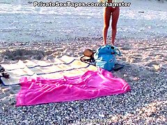 Amateur oral sex and high energy pussy fuck on the beach