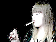 Dominacion femenina, Fumando