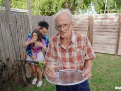 Culo grande, Verga grande, Mamada, Morena, Estilo perrito, Tetas naturales, Al aire libre, Adolescente