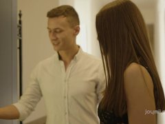 Estate agent focuses on sex with the eye-catching girl
