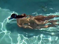 Chica, Morena, Sexo duro, Húngaro, Piscina, Público, Tetas, Bajo el agua