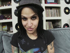 Emo babe Regan Reese masturbates on camera