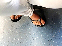 candid feet - feet at subway 05