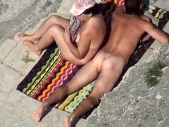 2 Bare Beach Couples Handjobs Spycam Serie 23