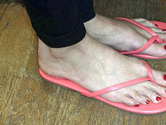 Angela sumptuous Toes red-Tips In FlipFlops