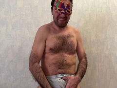Funny bear Earl entertains us with his hilarious hairy body striptease and naughty surprises!