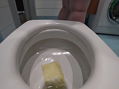 Old hairy pussy pissing in the bathroom. Big ass, anal hole and close up of fat wet pussy. Homemade dirty fetish. Pee. ASMR