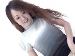 Japanese hotties take their panties off urinate