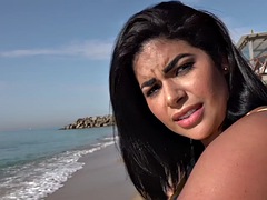 Gros seins, Brunette brune, Rondelette, Fille latino, De plein air, Piscine, Pov, Nénés