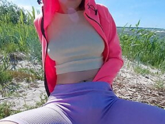 18-19 year old masturbates on an empty beach until orgasm - ProgrammersWife