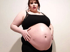 크고 아름다운 여자, 약간 뚱뚱한, 우유가 나오는 젖, 임신한