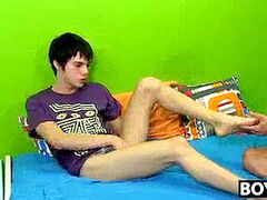 feet lovin’ twinks Kyler Moss and Ryan Sharp boink deeply