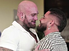 Sucer une bite, Première fois, Homosexuelle, Branlette thaïlandaise, Hard, Muscle, Tatouage