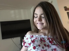 Brunette brune, Doigter, Petite amie, Petite femme, Pov, Public, Chatte, Nénés