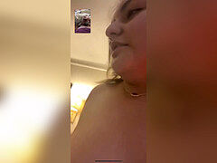 Latina jerks and unloads on FaceTime