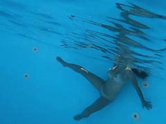 Hottest Hungarian milf Angelica gets horny underwater