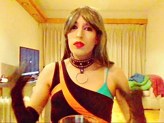 Sissy crossdresser masturbates and takes pictures