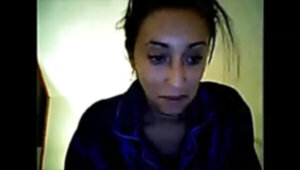 Maroc whore samira on webcam displaying wooly pink hole