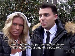 Hottie en vestido de novia blanco satisface a un extraño por $ 5000