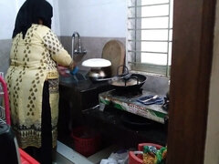 Neighbor Fucks Tamil Muslim Hot Aunty While Cooking - Indian Sex