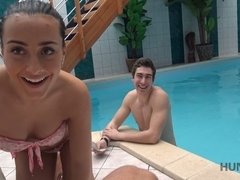 Morena, Masturbação, Peludoa, Piercing, Piscina, Pontos de vista, Descascar, Adolescente