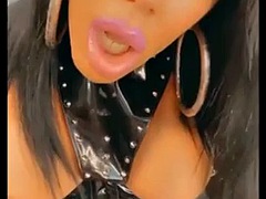 Leie, Fesselspiele, Spermaladung, Handjob, Latex, Masturbation, Transfrau, Abendanzug