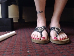 Red Nails Black Elegant Guess Flipflops