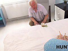 Blondine, Blasen, Gehörnter ehemann, Geld, Pov, Rasiert, Jungendliche (18+), Titten