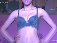 Chinese Model In Seductive Lingerie Show