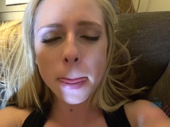 Amateur, Blonde, Sucer une bite, Branlette thaïlandaise, Branlette thaïlandaise, Pov, Rasée, Nénés