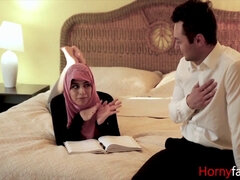 Ella knox, the big-ass stepdaughter in hijab, fucks her daddy's big dick like a pro