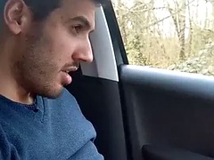 Yoga teacher swallows my cum after seeing me masturbate in the car - Plume du plaisir